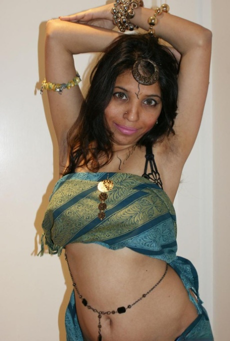 Kavya Sharma porn pic 1