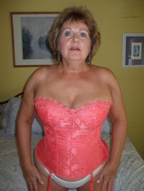 mature nudist mom