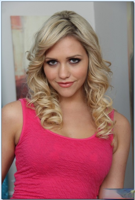 Mia Malkova hot gallery 25