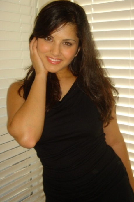 Sunny Leone nude pictures 31